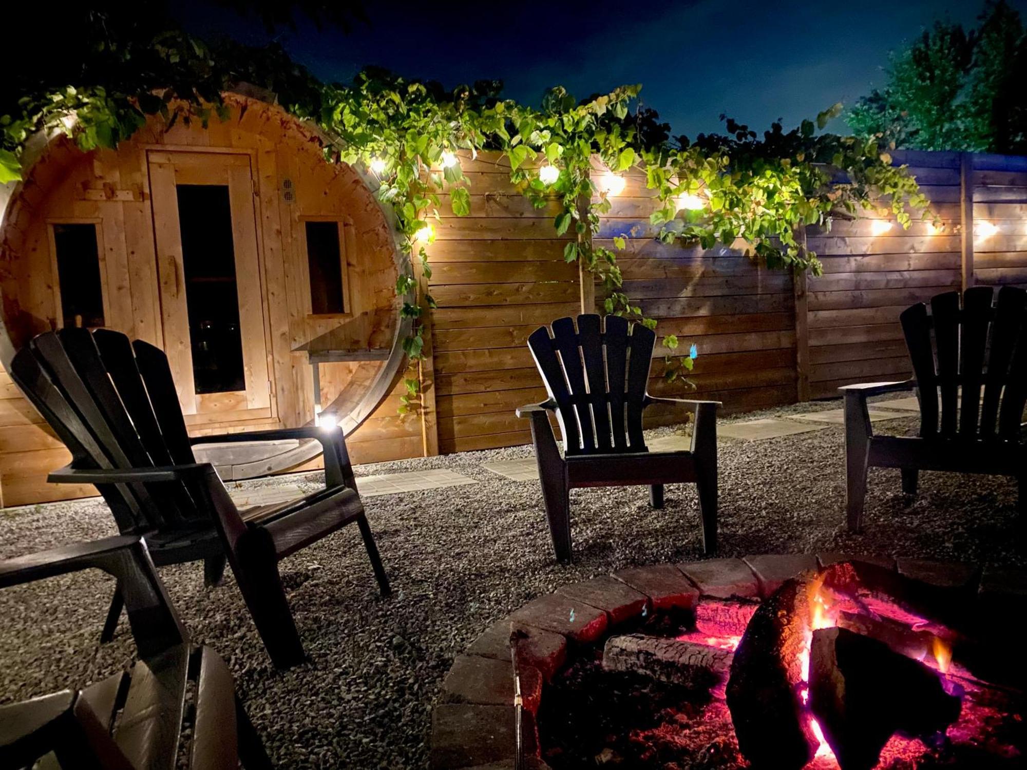 Kings Woods Lodge Resort In Wine Country With Heated Pool, Sauna & Games Kingsville エクステリア 写真